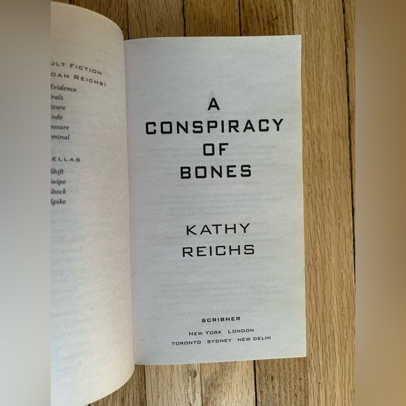 2/$10 Conspiracy Of Bones Kathy Reichs📚 - Picture 2 of 6